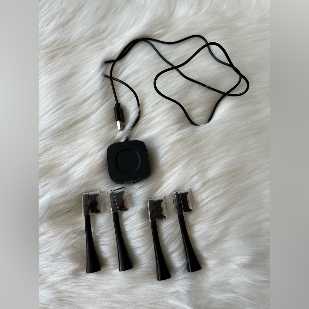 Bruush Replacement Toothbrush Head and Charger